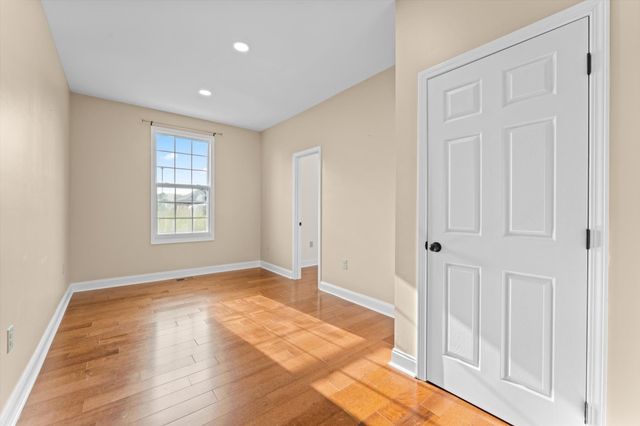 3337 Tarsus Rd, Palmyra, TN 37142