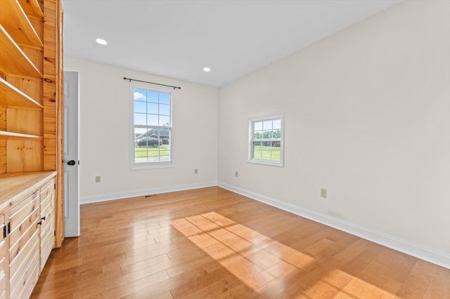 3337 Tarsus Rd, Palmyra, TN 37142