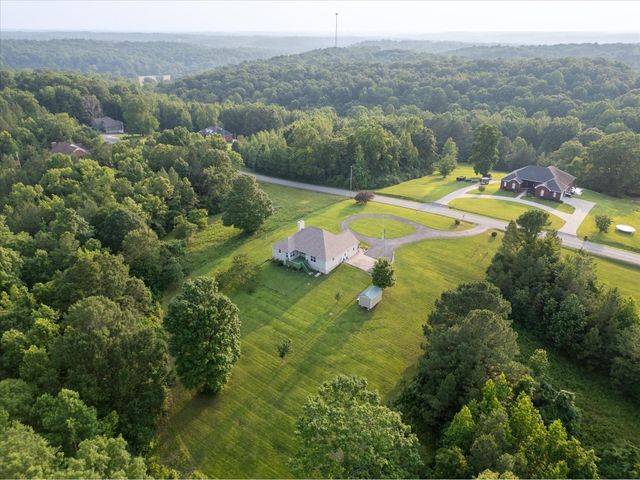 3337 Tarsus Rd, Palmyra, TN 37142