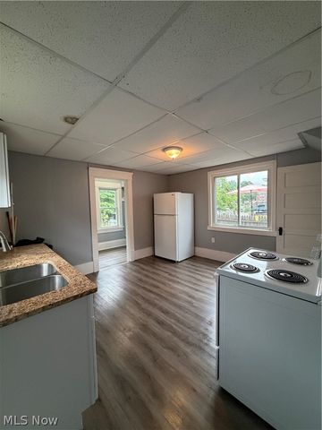 82 Brown Street, Barberton, OH 44203
