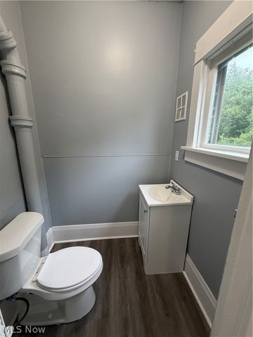 82 Brown Street, Barberton, OH 44203