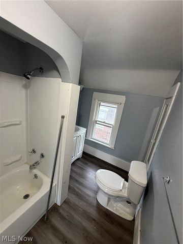 82 Brown Street, Barberton, OH 44203