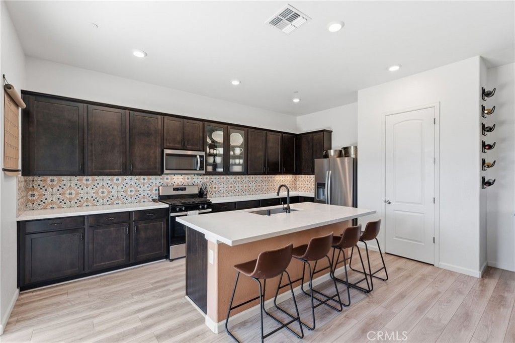 Image 14 of property listing at 588 Overstone Avenue, Madera, CA 93636