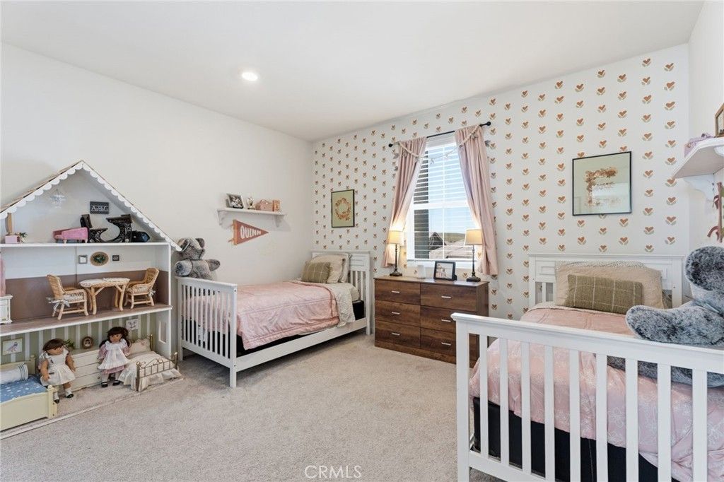 Image 25 of property listing at 588 Overstone Avenue, Madera, CA 93636