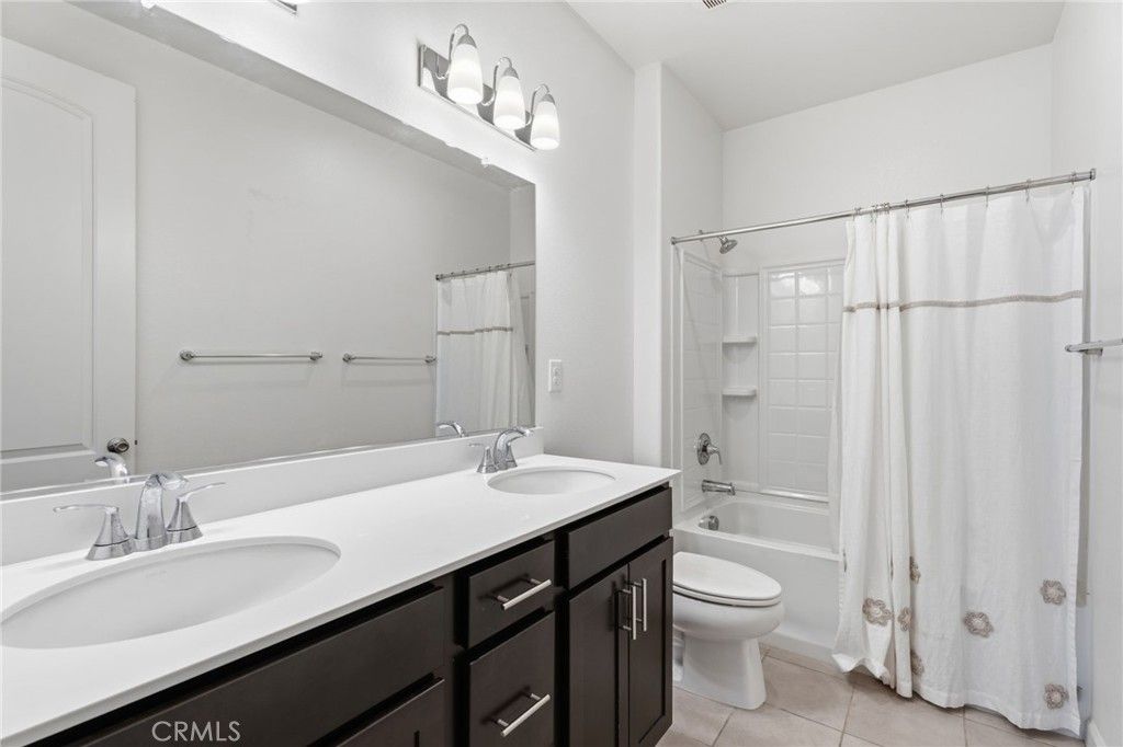 Image 29 of property listing at 588 Overstone Avenue, Madera, CA 93636