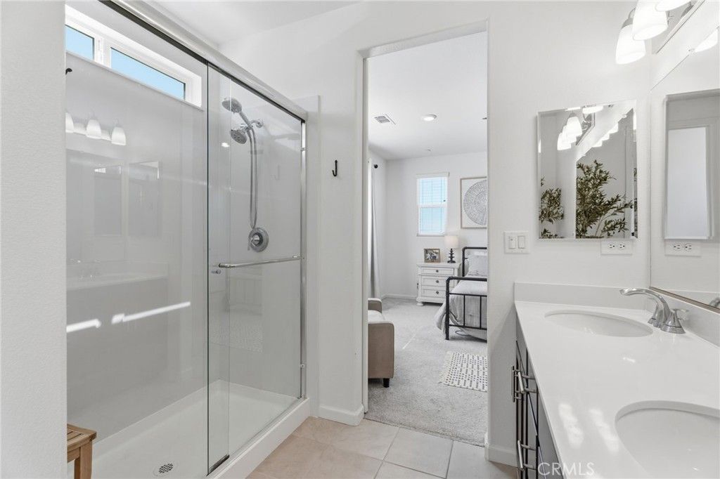 Image 34 of property listing at 588 Overstone Avenue, Madera, CA 93636