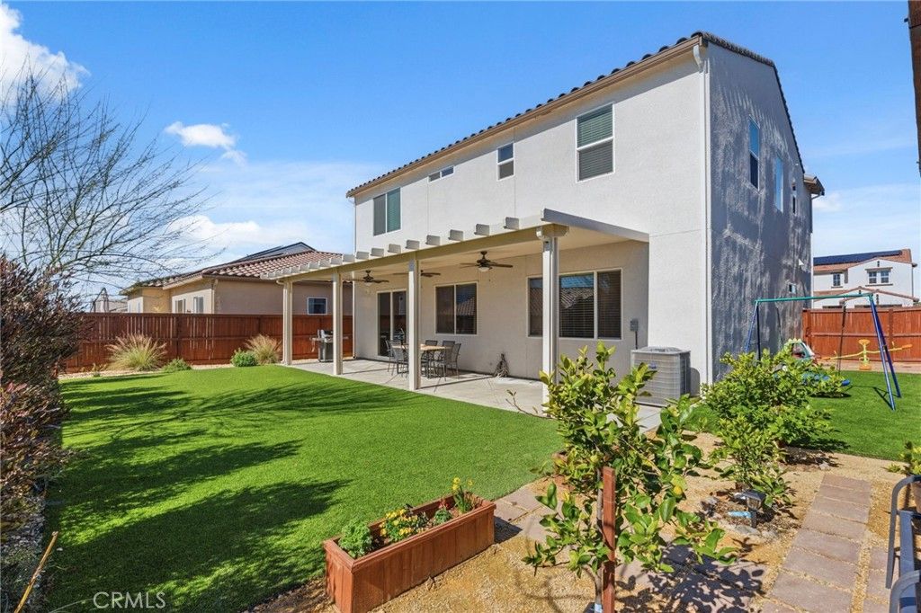 Image 37 of property listing at 588 Overstone Avenue, Madera, CA 93636