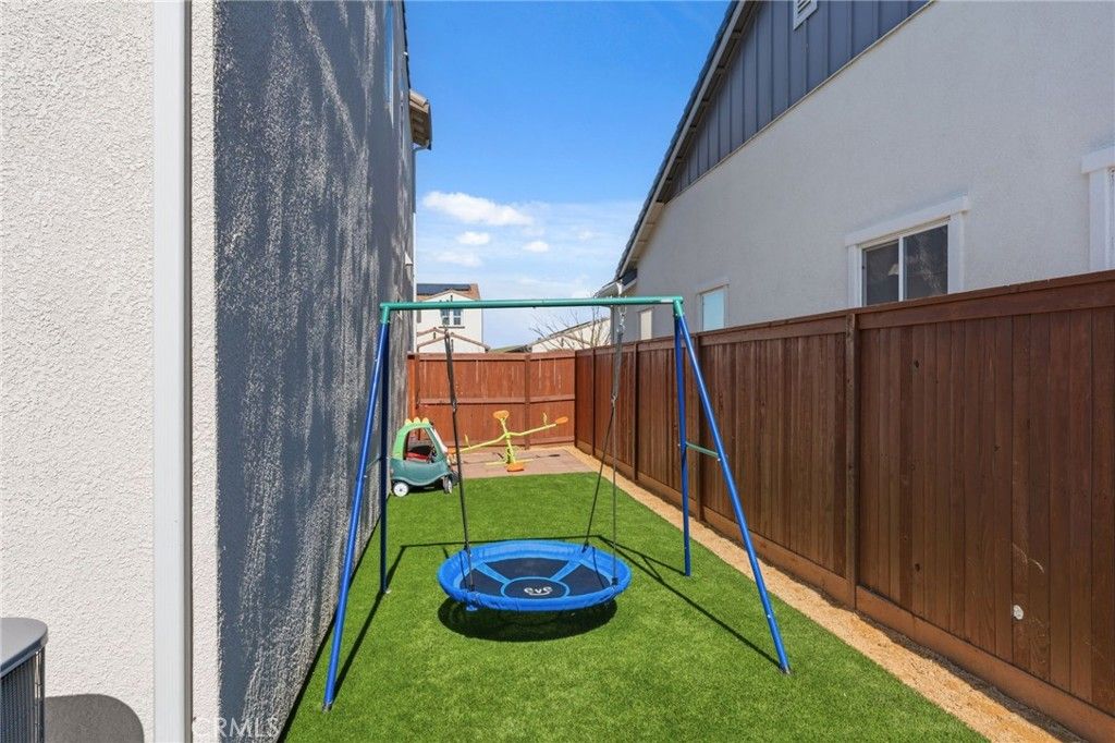 Image 39 of property listing at 588 Overstone Avenue, Madera, CA 93636