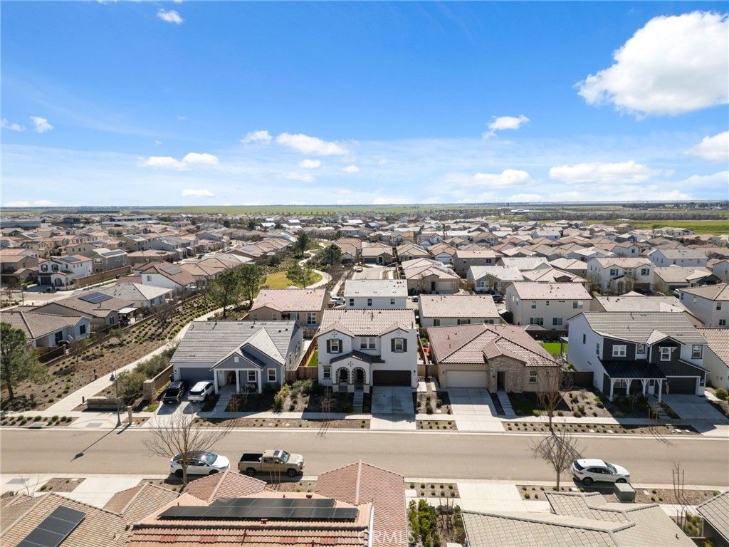 Image 46 of property listing at 588 Overstone Avenue, Madera, CA 93636