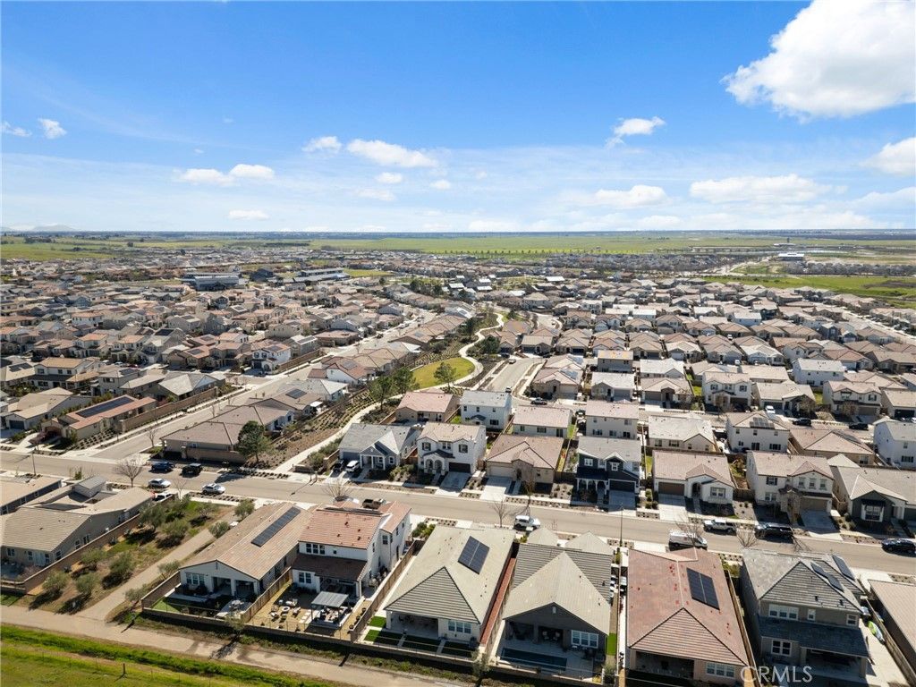 Image 48 of property listing at 588 Overstone Avenue, Madera, CA 93636