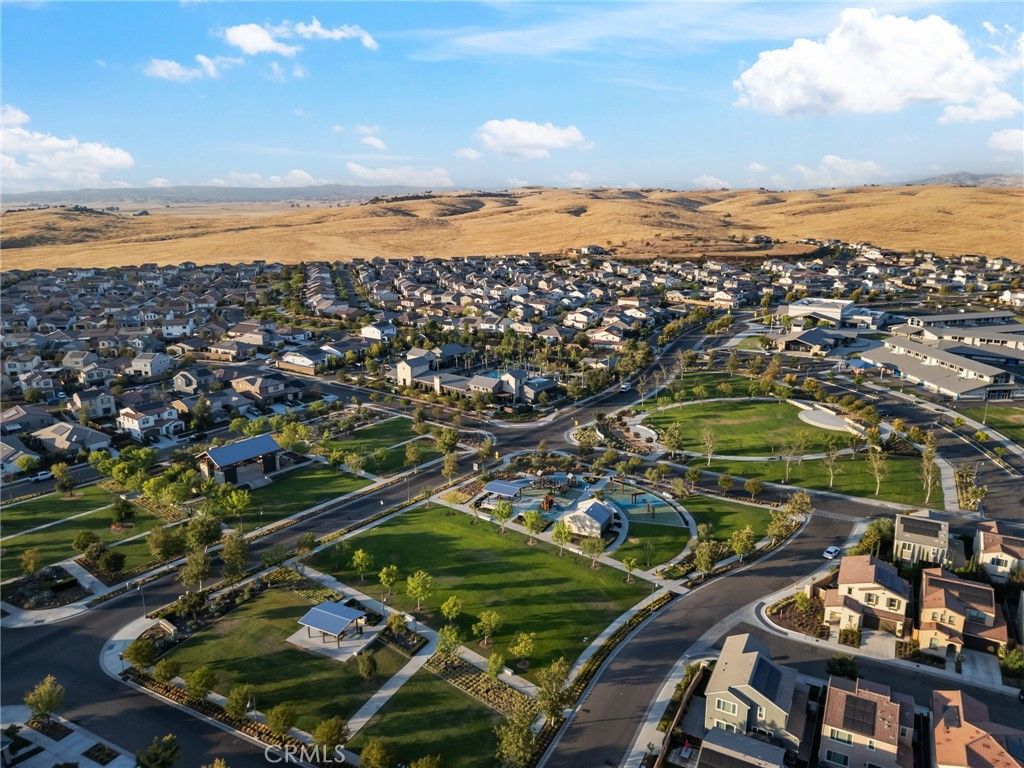 Image 58 of property listing at 588 Overstone Avenue, Madera, CA 93636