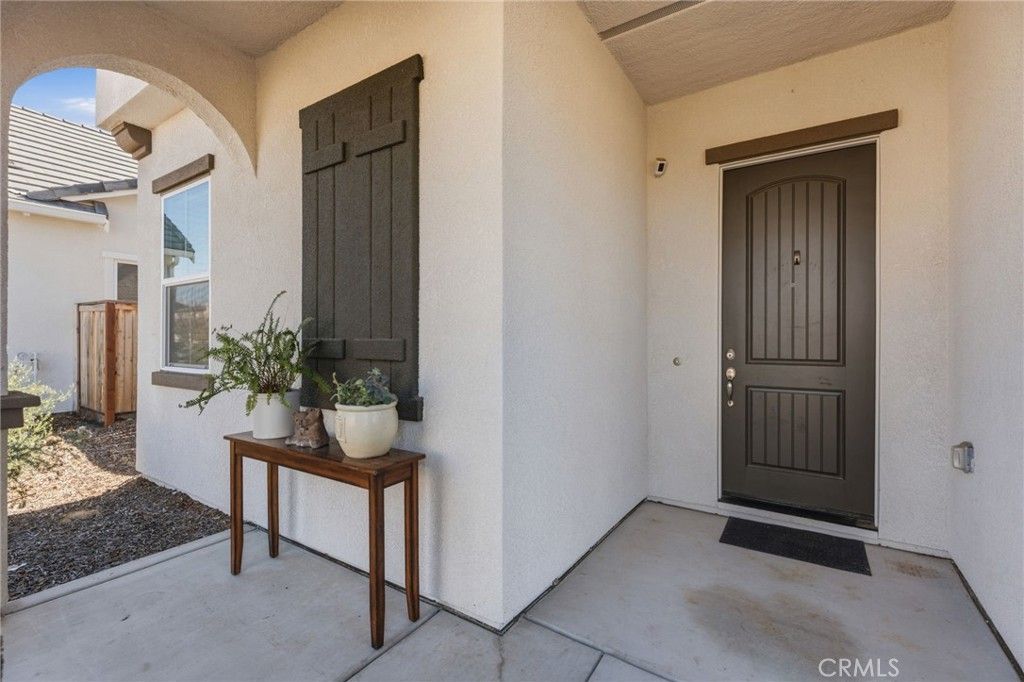 Image 6 of property listing at 588 Overstone Avenue, Madera, CA 93636