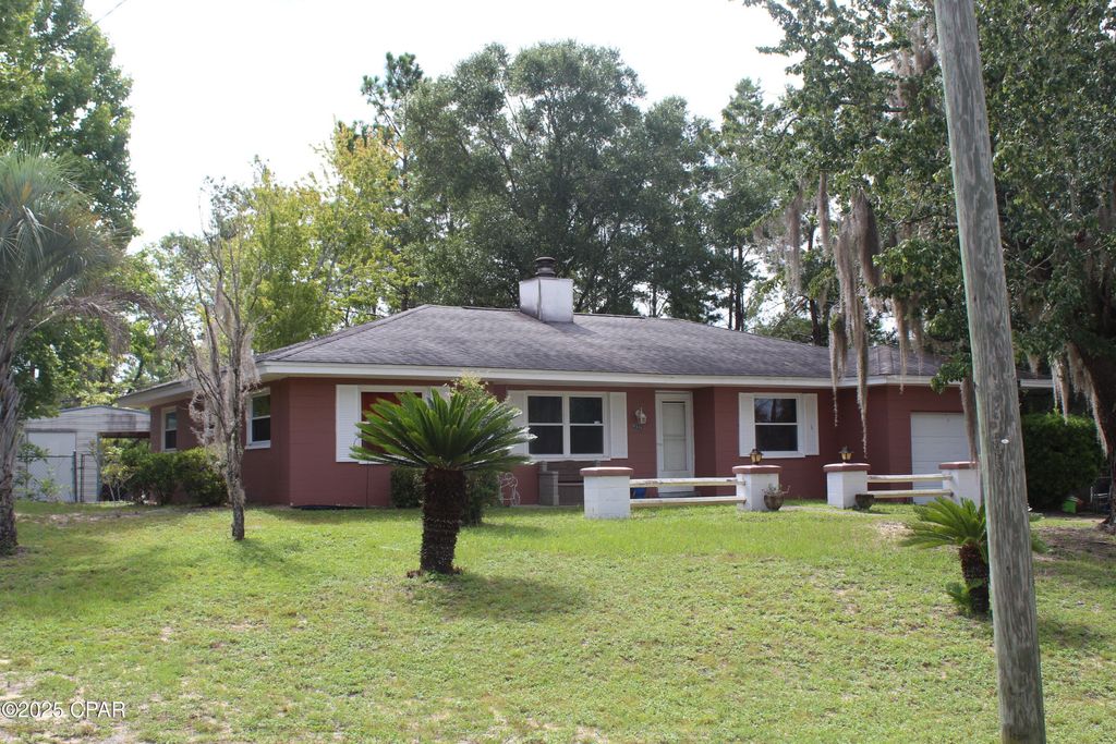4335 Country Club Boulevard, Chipley, FL 32428