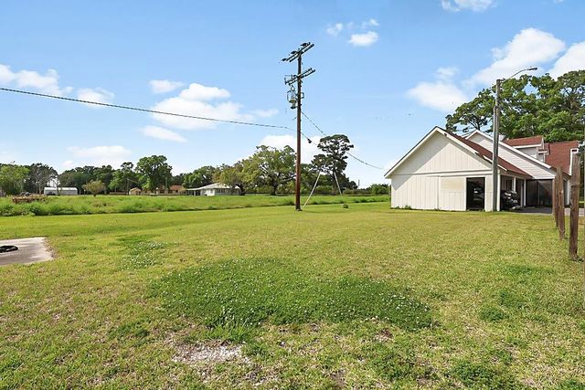 4361 Bayou Black Dr, Houma, LA 70360