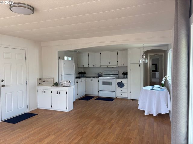 2902 E 2ND St, Newberg, OR 97132