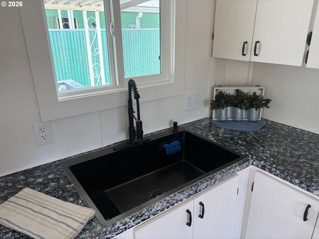 2902 E 2ND St, Newberg, OR 97132