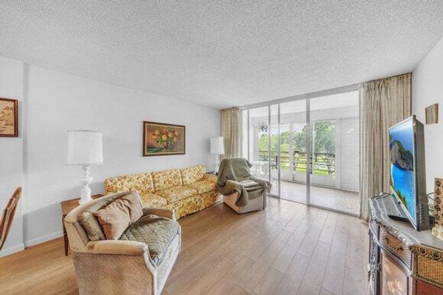 2998 NW 48th Terrace 434, Lauderdale Lakes, FL 33313