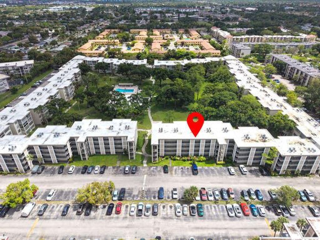 2998 NW 48th Terrace 434, Lauderdale Lakes, FL 33313
