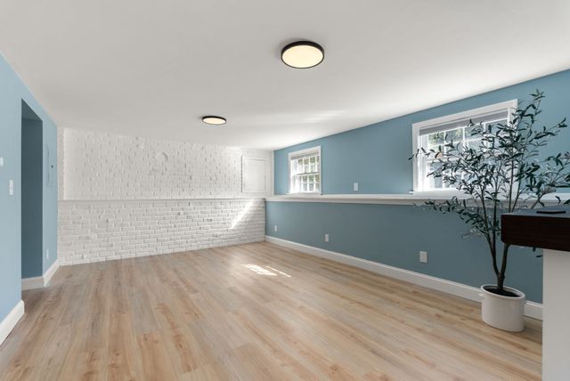 8 Yale St, Groveland, MA 01834