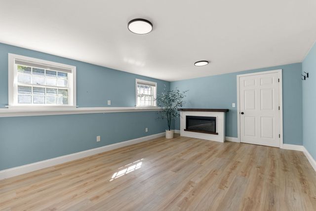 8 Yale St, Groveland, MA 01834