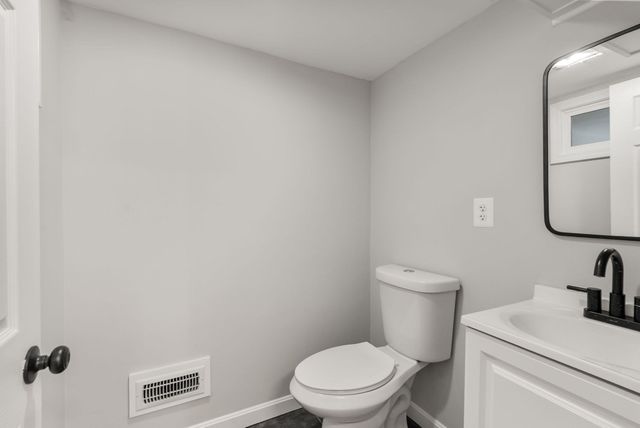 8 Yale St, Groveland, MA 01834