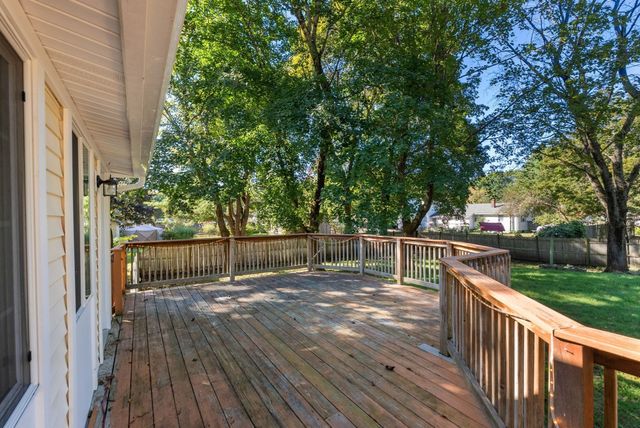 8 Yale St, Groveland, MA 01834