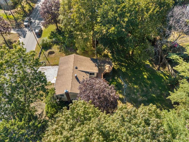 8 Yale St, Groveland, MA 01834