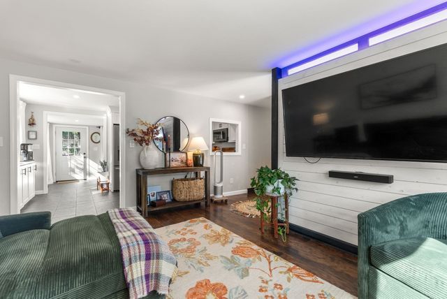 8 Yale St, Groveland, MA 01834