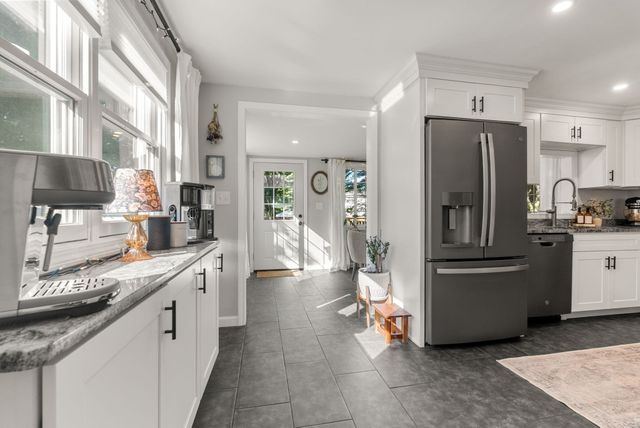 8 Yale St, Groveland, MA 01834