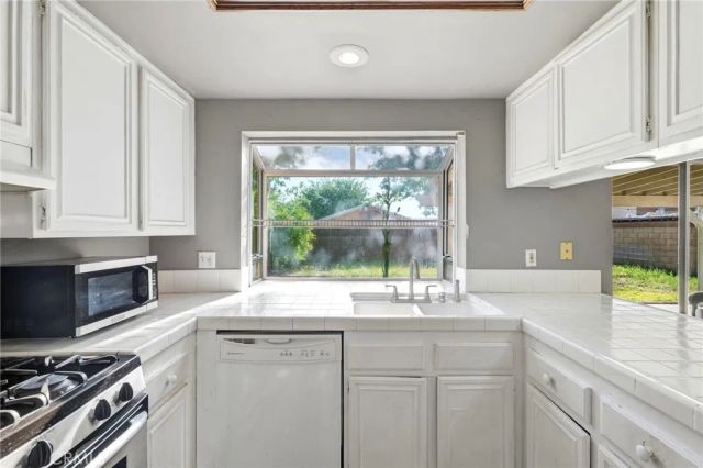 43920 Comstock Avenue, Lancaster, CA 93535