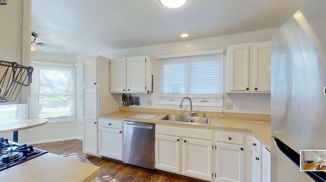 601 Topeka Court, Carol Stream, IL 60188