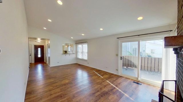 601 Topeka Court, Carol Stream, IL 60188