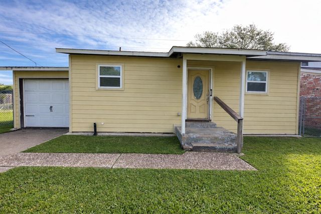 2701 Timber Drive, Dickinson, TX 77539