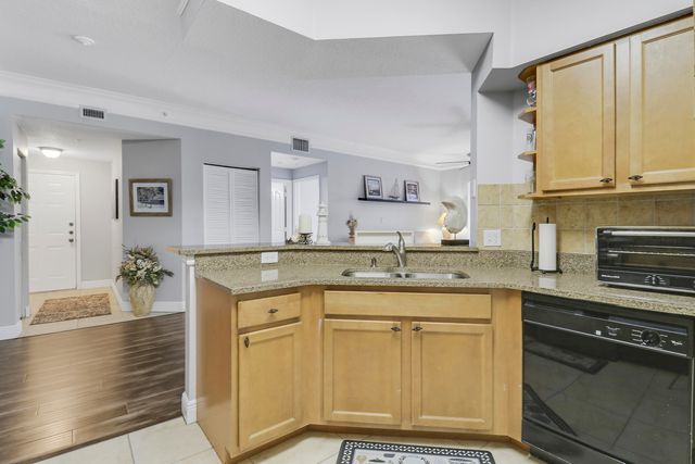 8303 MYRTLEWOOD Circle W, Palm Beach Gardens, FL 33418
