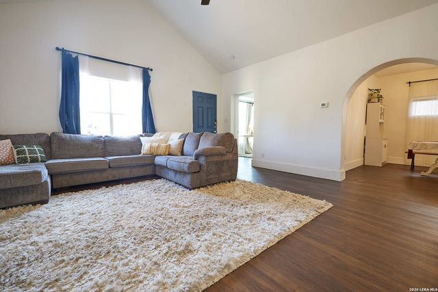1531 W SUMMIT AVE, San Antonio, TX 78201