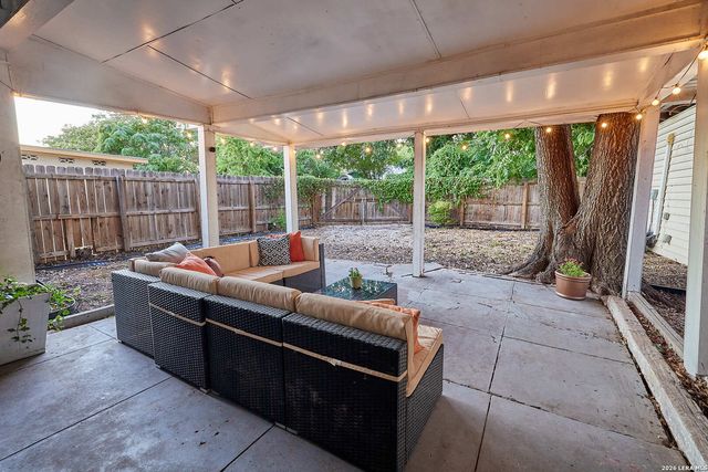 1531 W SUMMIT AVE, San Antonio, TX 78201