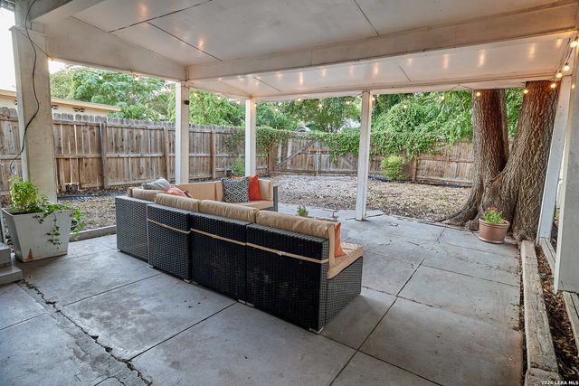 1531 W SUMMIT AVE, San Antonio, TX 78201