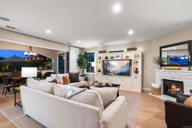 15864 Via Montenero, San Diego, CA 92127