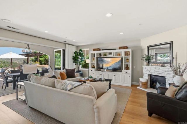 15864 Via Montenero, San Diego, CA 92127