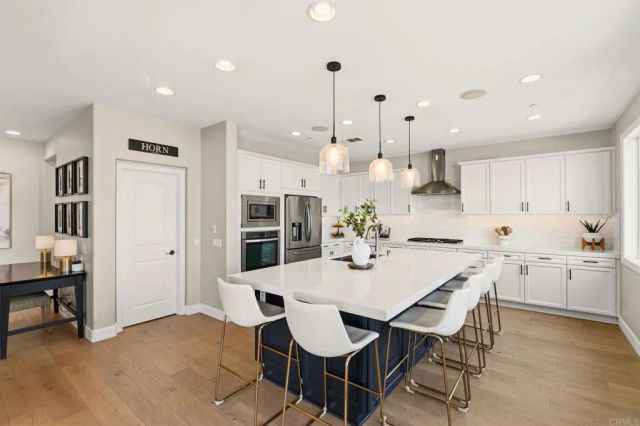15864 Via Montenero, San Diego, CA 92127