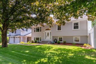 10 Ellis St, Medway, MA 02053