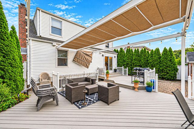 9 Cortelyou Street W, Huntington Station, NY 11746