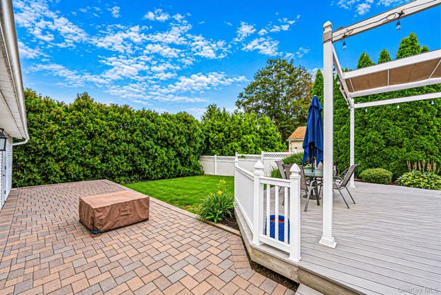 9 Cortelyou Street W, Huntington Station, NY 11746