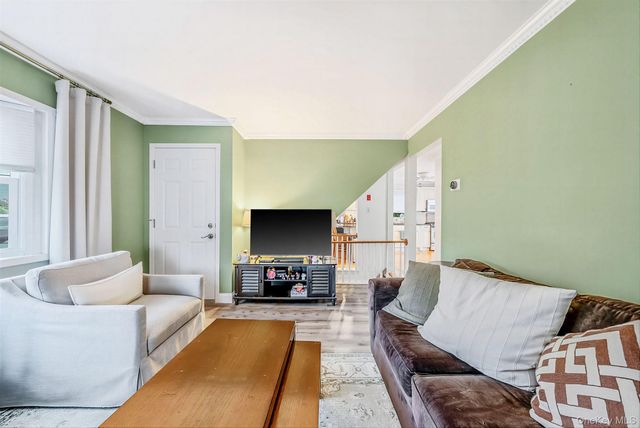 9 Cortelyou Street W, Huntington Station, NY 11746