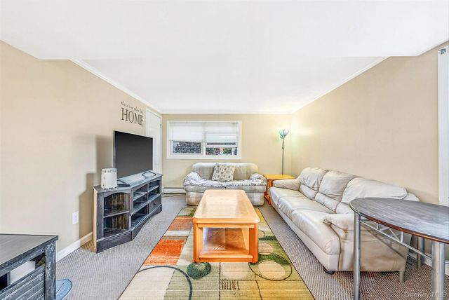 9 Cortelyou Street W, Huntington Station, NY 11746