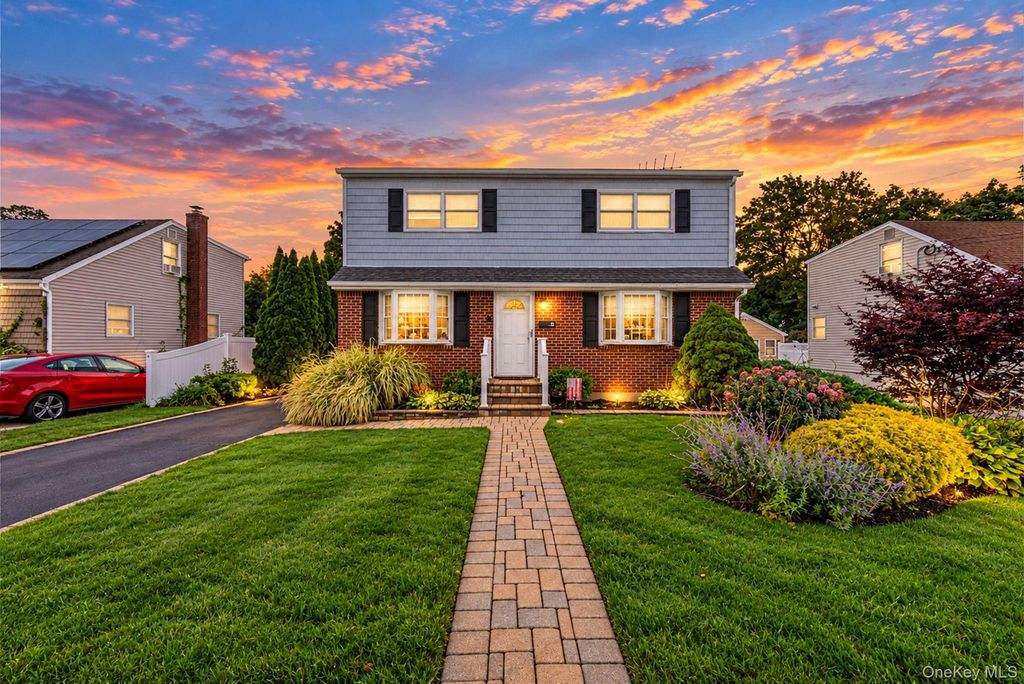 9 Cortelyou Street W, Huntington Station, NY 11746 — exterior