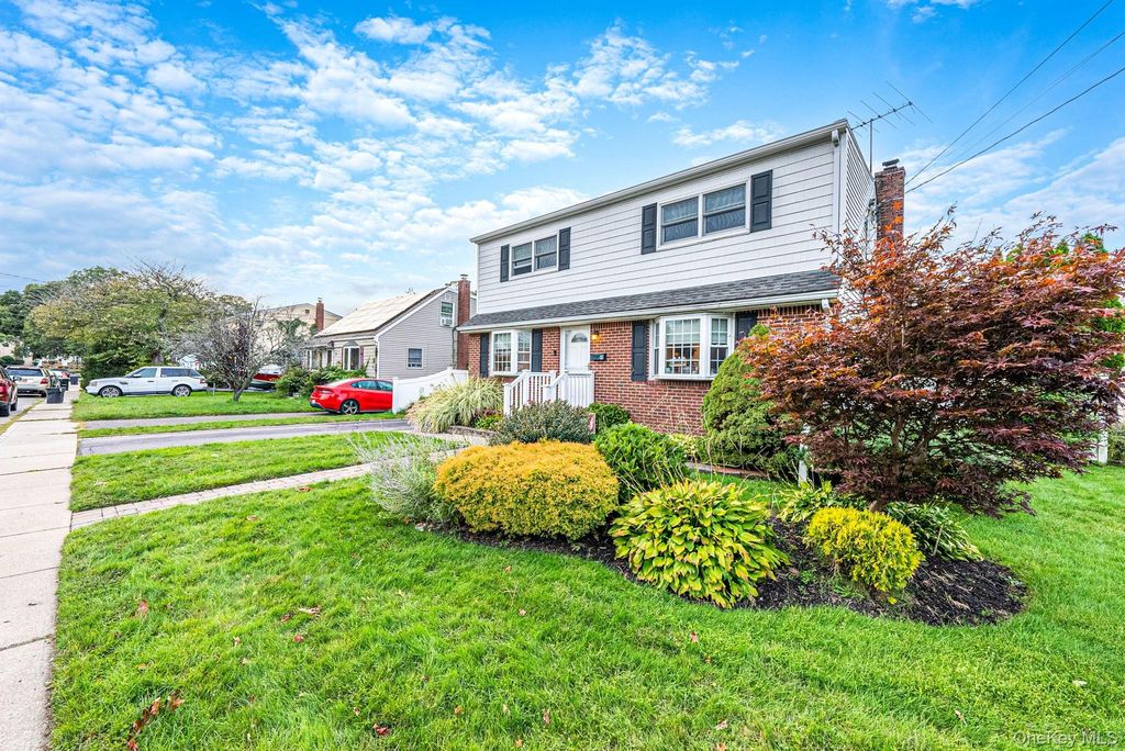 9 Cortelyou Street W, Huntington Station, NY 11746 — photo 5