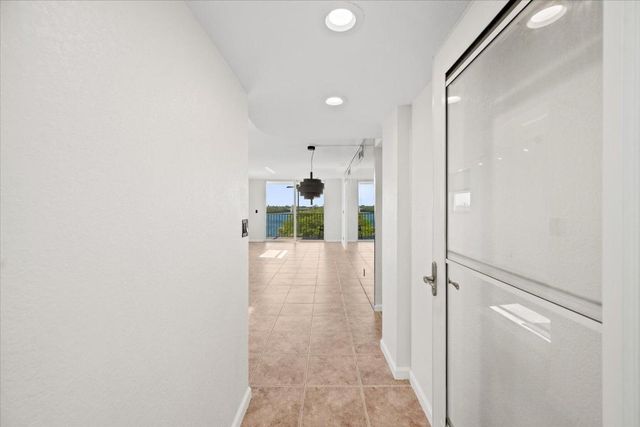 689 NE 6th Court 4010, Boynton Beach, FL 33435