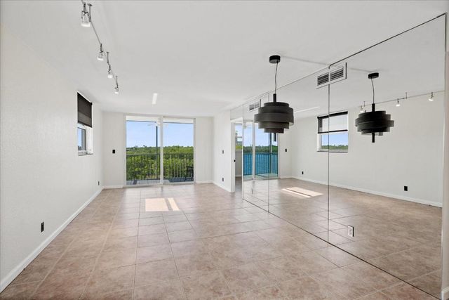 689 NE 6th Court 4010, Boynton Beach, FL 33435