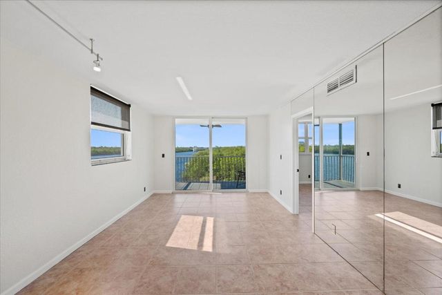 689 NE 6th Court 4010, Boynton Beach, FL 33435